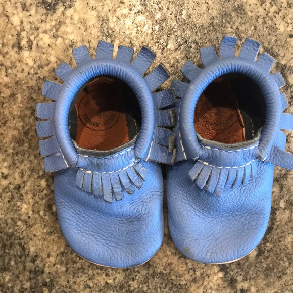 Blue Freshly Picked moccasins size 4 - Picture 2 of 3